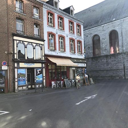 Le Repos De La Meuse Apartment Givet Luaran gambar