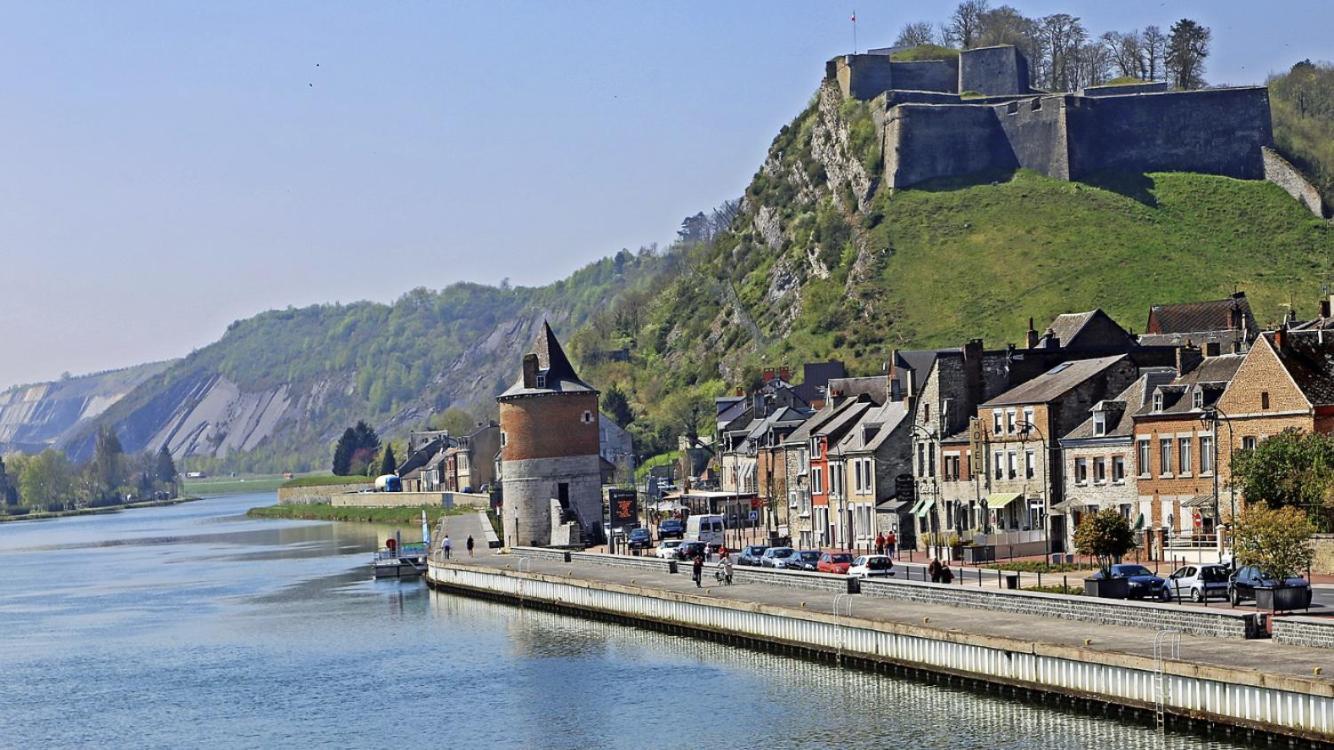 Le Repos De La Meuse Apartment Givet Luaran gambar